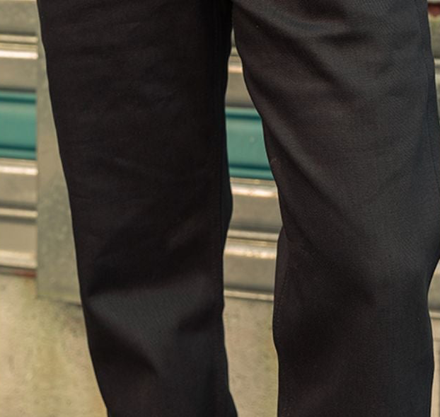 Red tornado ブラックパンツ