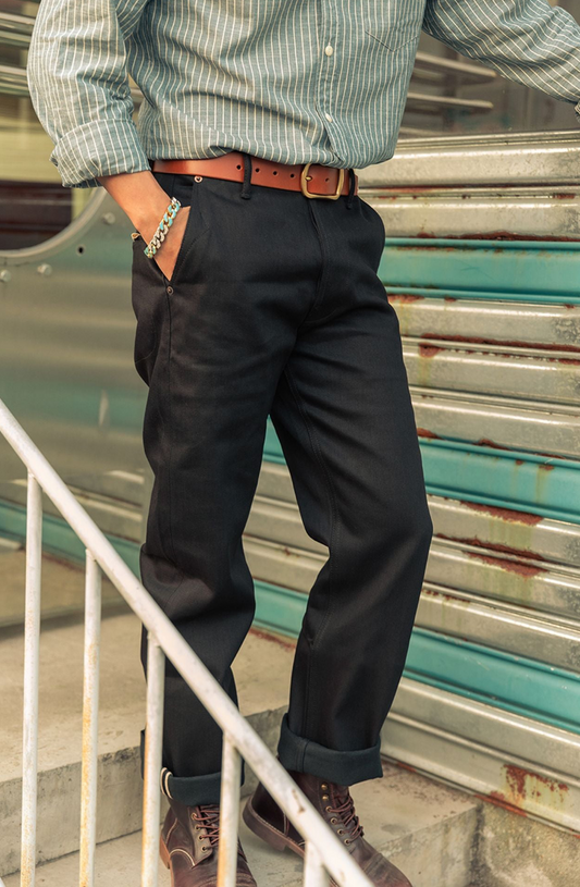 Red tornado ブラックパンツ